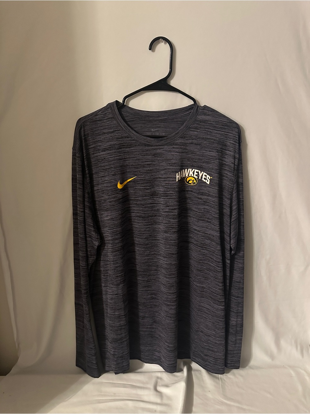 Nike Men's Hawkeyes Long Sleeve Heathered Black Performance Tee with Yellow Logo